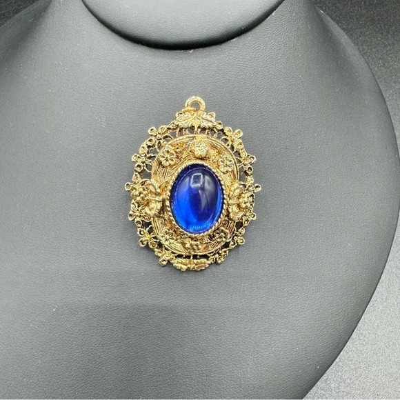 Ornate Blue Sapphire Colored Brooch with Bale - Picture 12 of 13